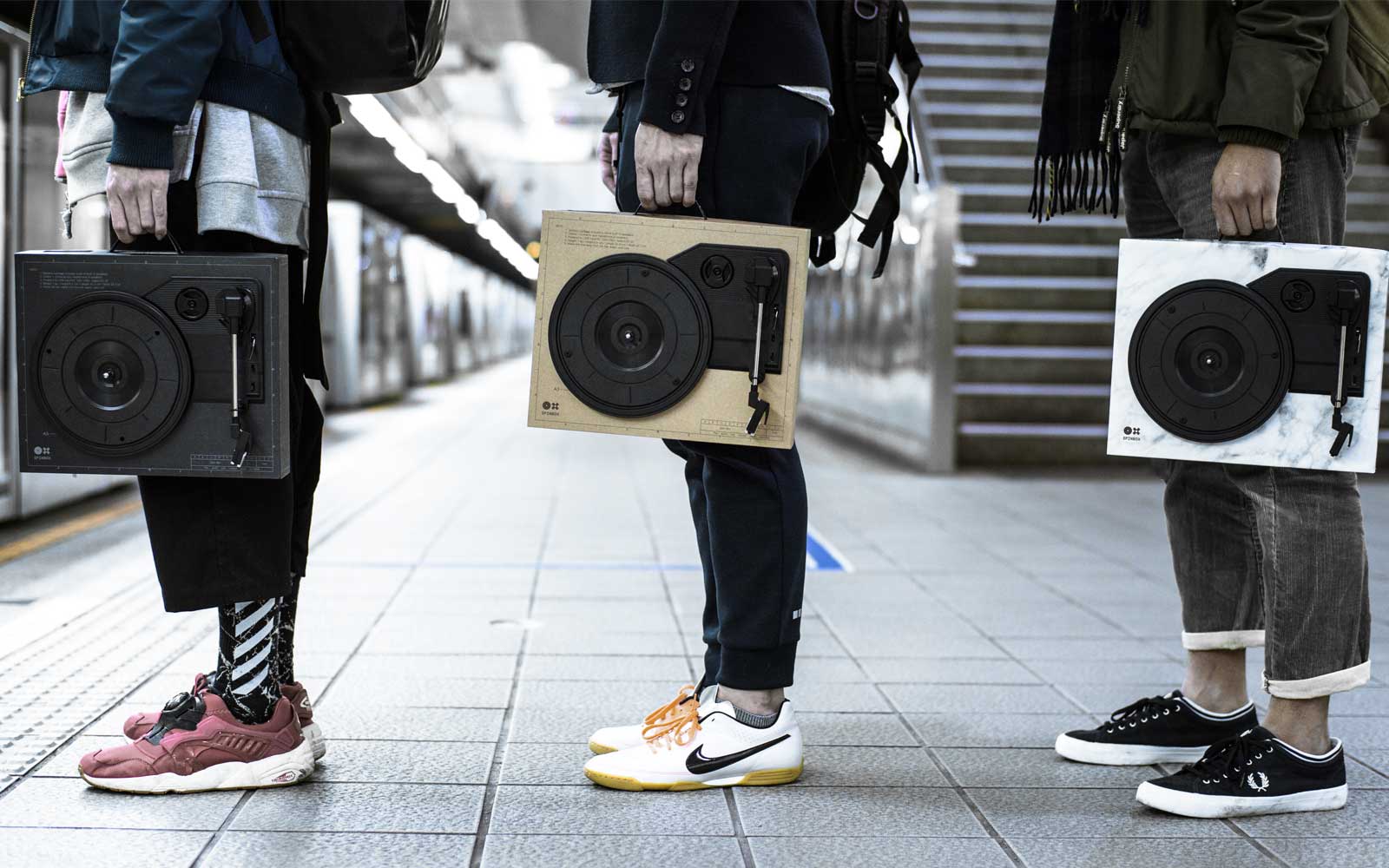 Spinbox record player back carry