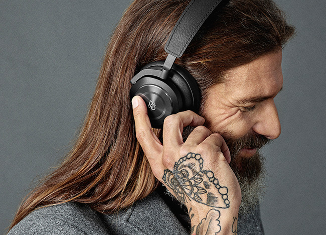 Beoplay H9i black lifestyle1