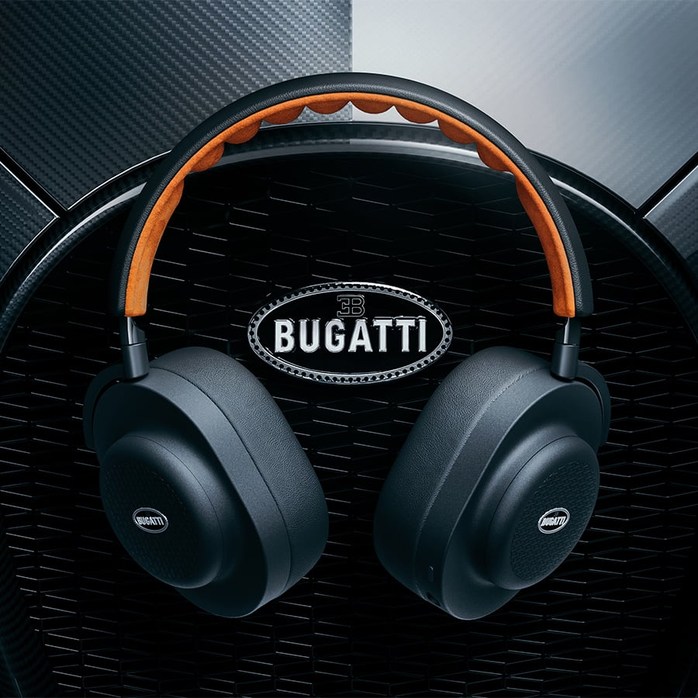 Casques et écouteurs Master & Dynamic x Bugatti : une collaboration qui roule entre 2 constructeurs d'exception